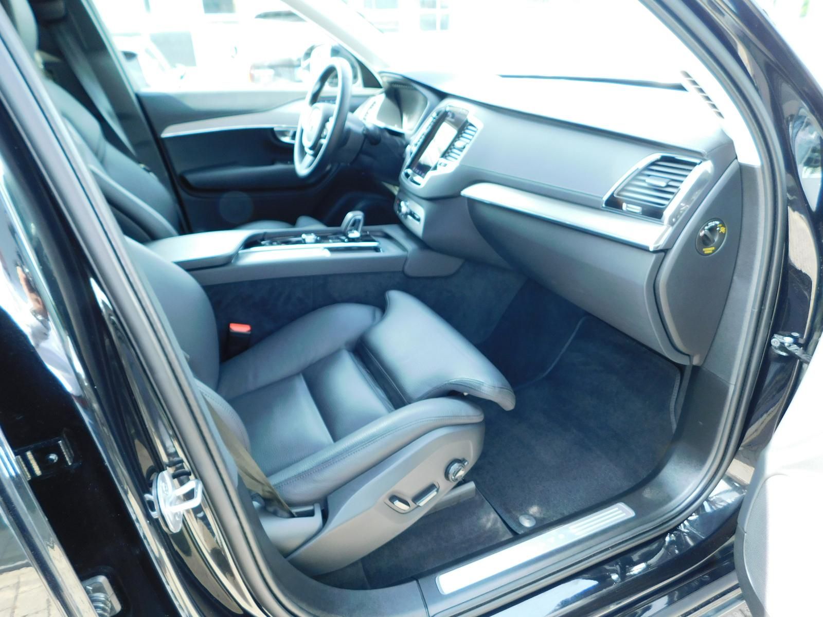 Fahrzeugabbildung Volvo XC90 B5 D Plus Bright