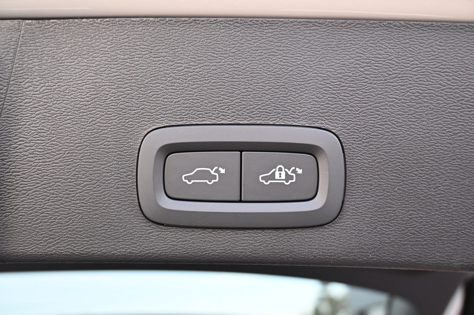 Fahrzeugabbildung Volvo XC40 Ultimate RC Pure Electric AWD*360°*PANO*GSD