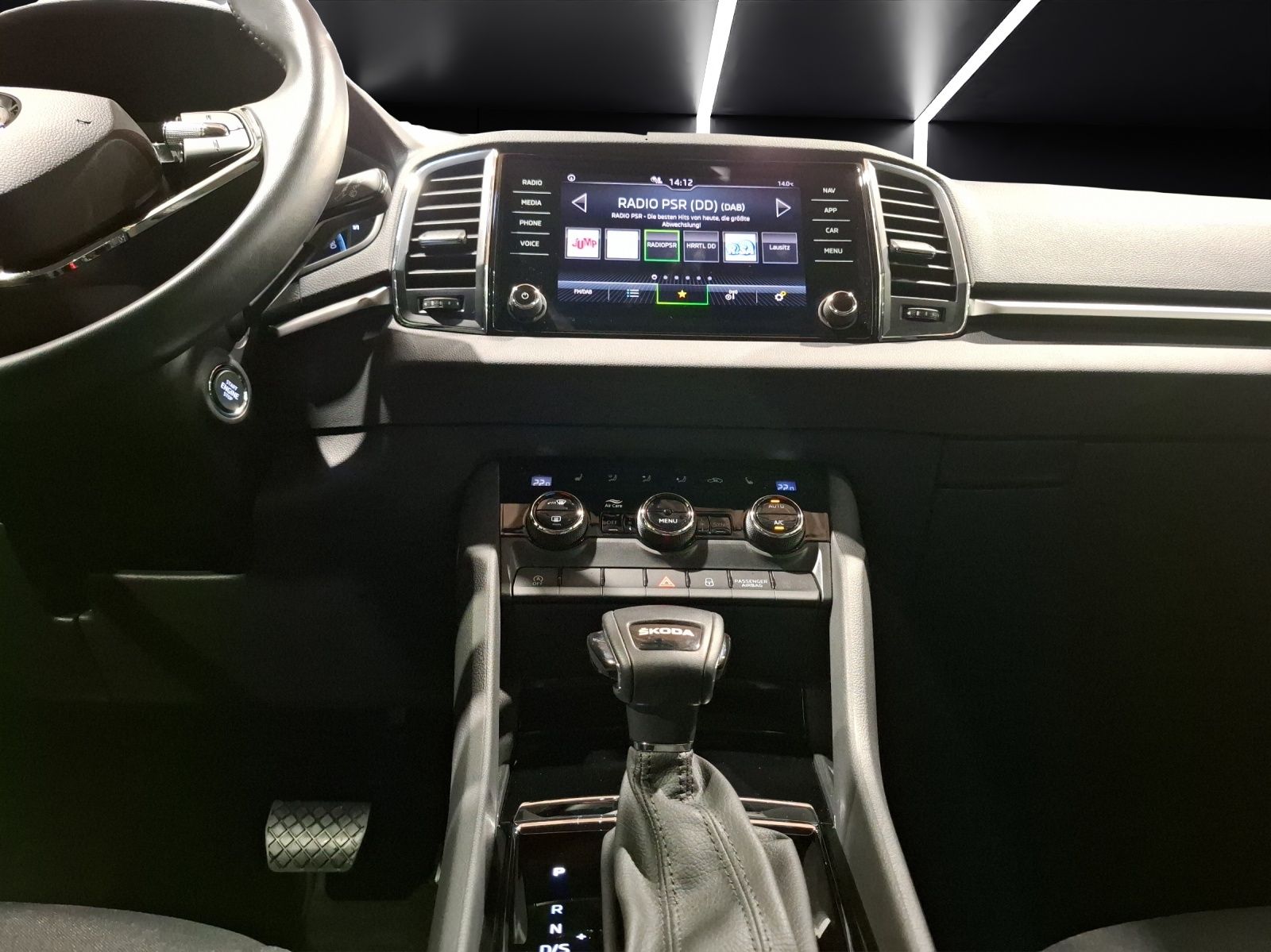 Fahrzeugabbildung SKODA Karoq TSI Ambition DSG LED AID GRA PDC SH