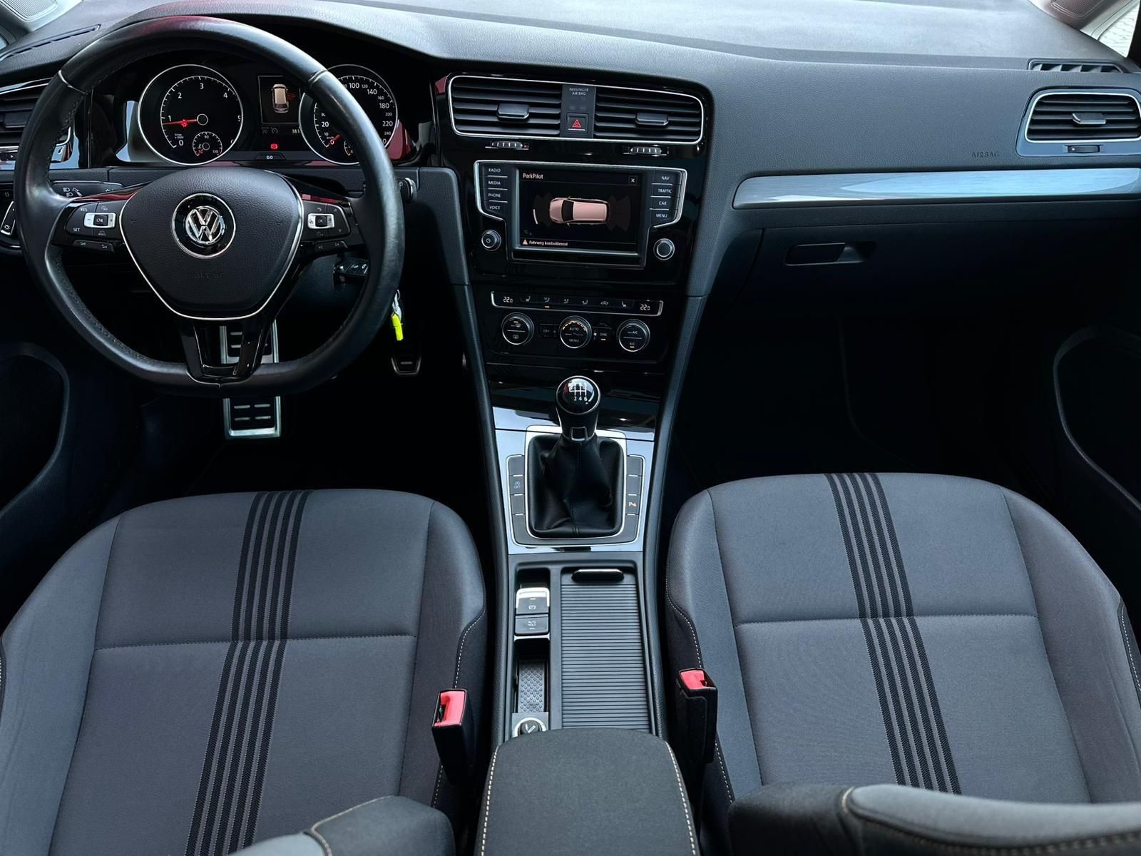 VW Golf 2.0TDI Allstar BMT* PANO#BiXENON#TEMPO#SHZ - Image 10