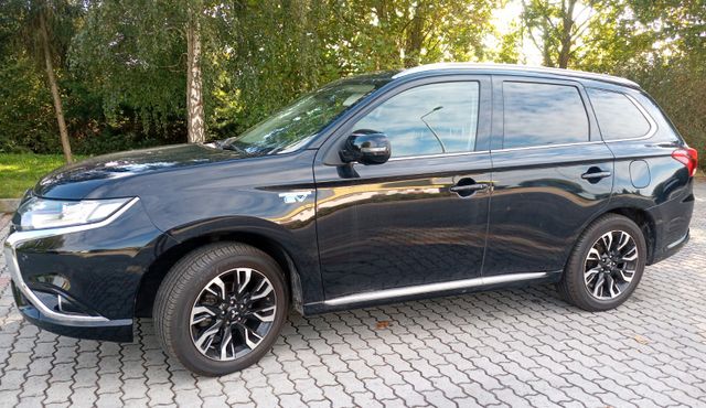 Mitsubishi PHEV Outlander SUV 4x4