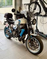 Yamaha XSR 700 Öhlins-Fahrw. u. Quickshifter - YAMAHA XSR700