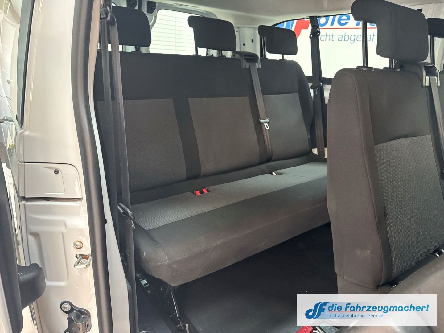 Fahrzeugabbildung Opel Vivaro Kombi L 1.5 D EU6d Apple CarPlay Android