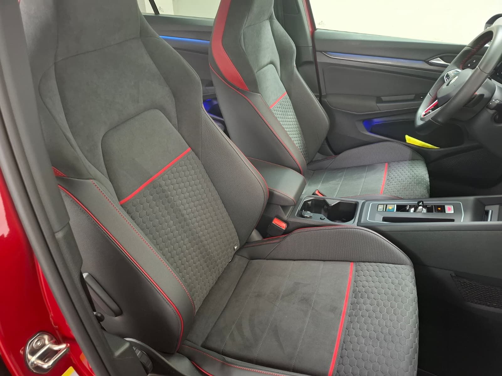 Fahrzeugabbildung Volkswagen Golf VIII Lim. GTI Clubsport 2.0TSI DSG +ACC+LED