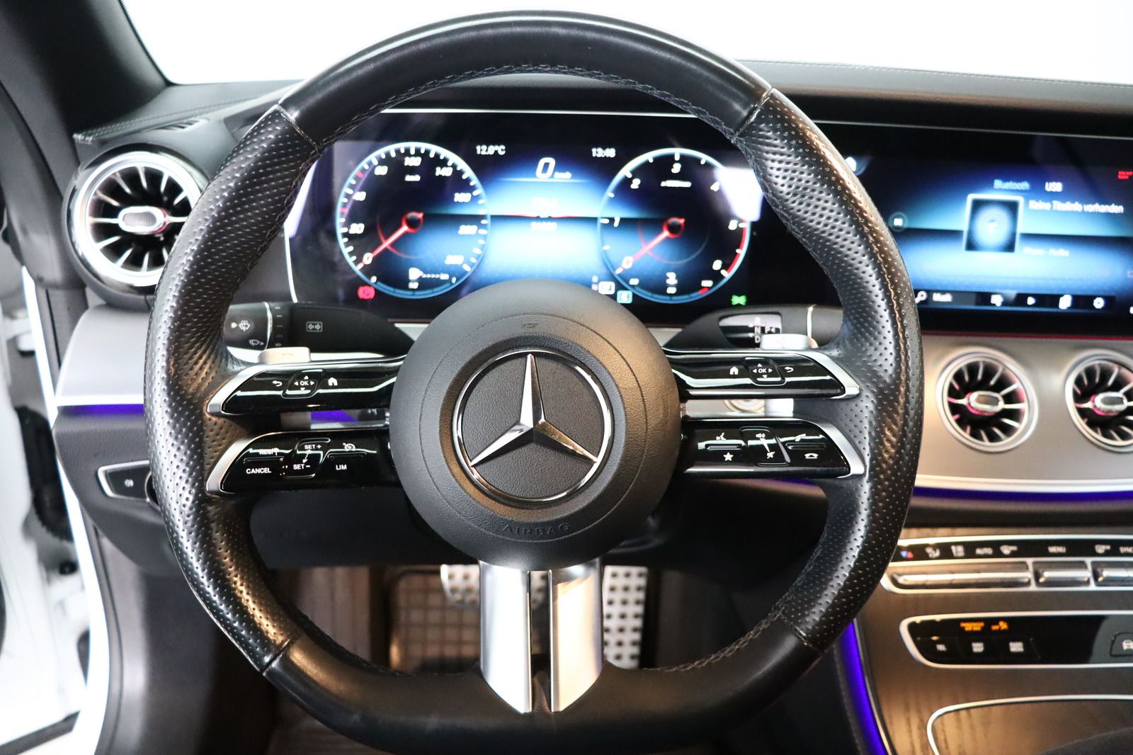 Fahrzeugabbildung Mercedes-Benz E 220 d Night Edition * Airscarf * LED *