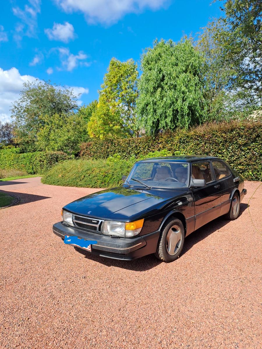 Saab 900