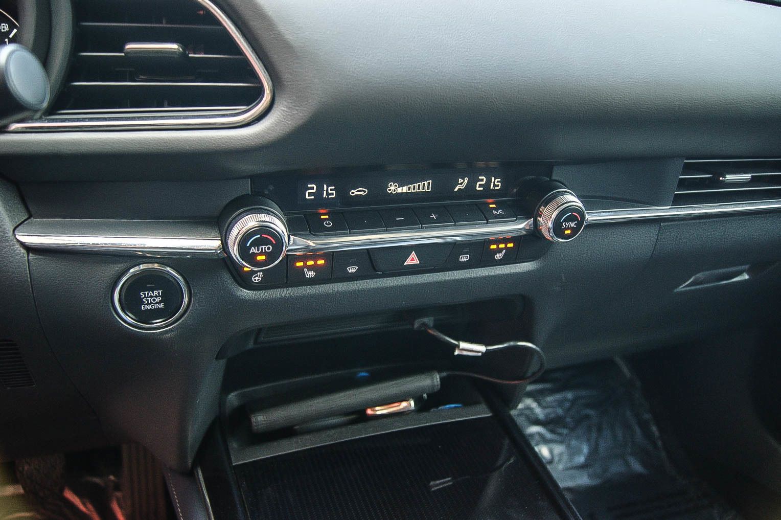Fahrzeugabbildung Mazda CX-30 2.0 SKYACTIV-G M Hybrid DESIGN HEADUP LED