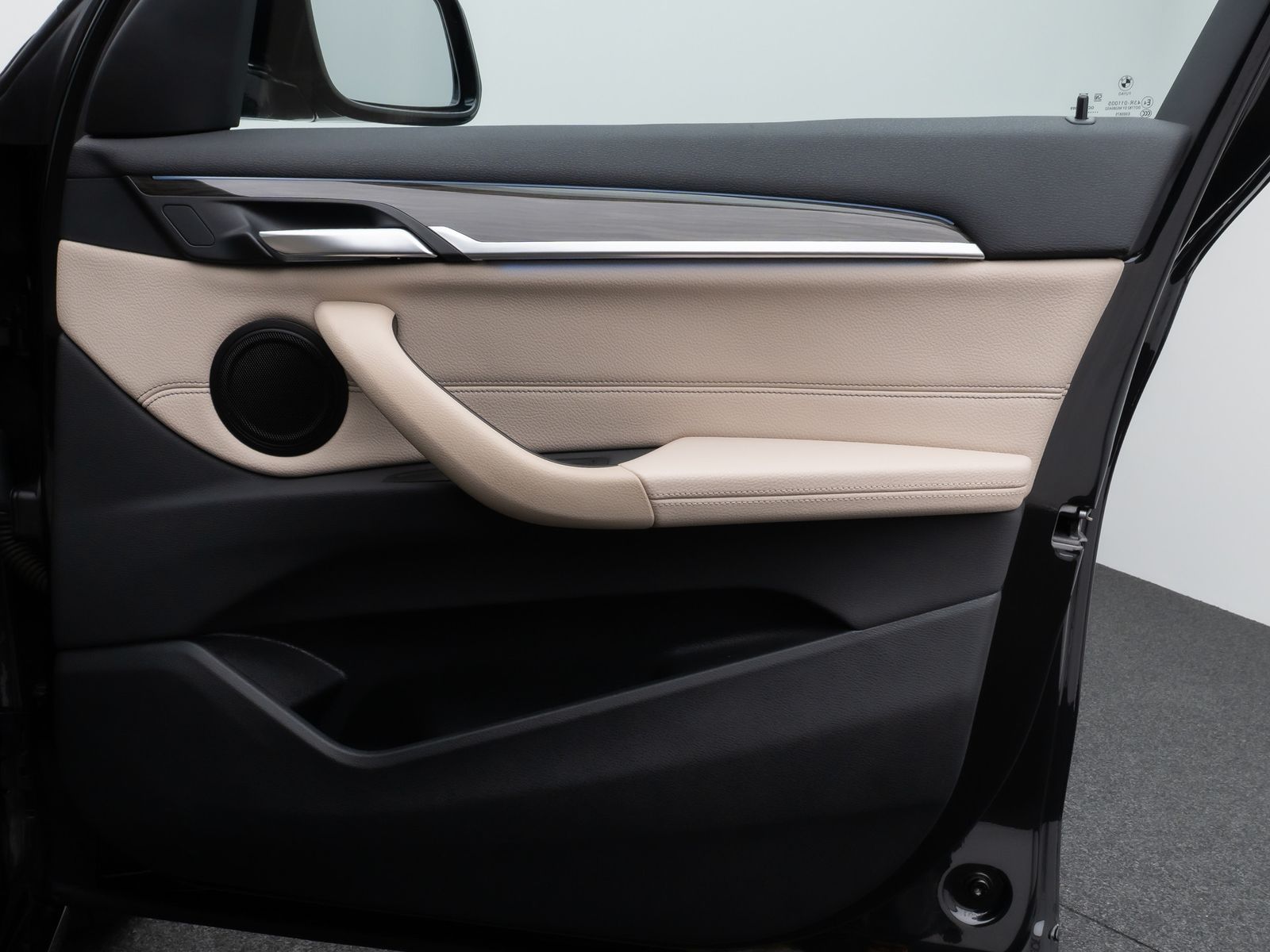 Fahrzeugabbildung BMW X1 xD25e MSport Panorama Kamera HUD DAB HiFi AHK