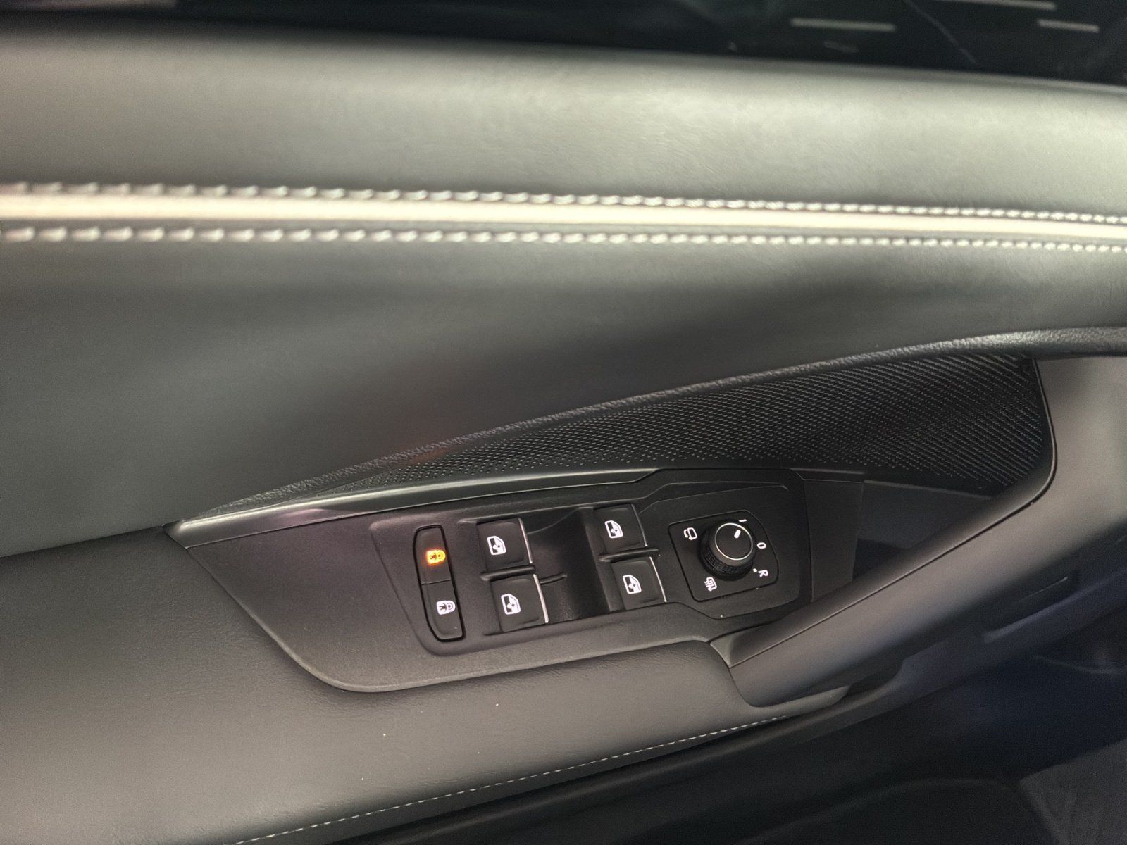 Fahrzeugabbildung Volkswagen Tayron Elegance 2.0 l TSI OPF 4MOTION DSG