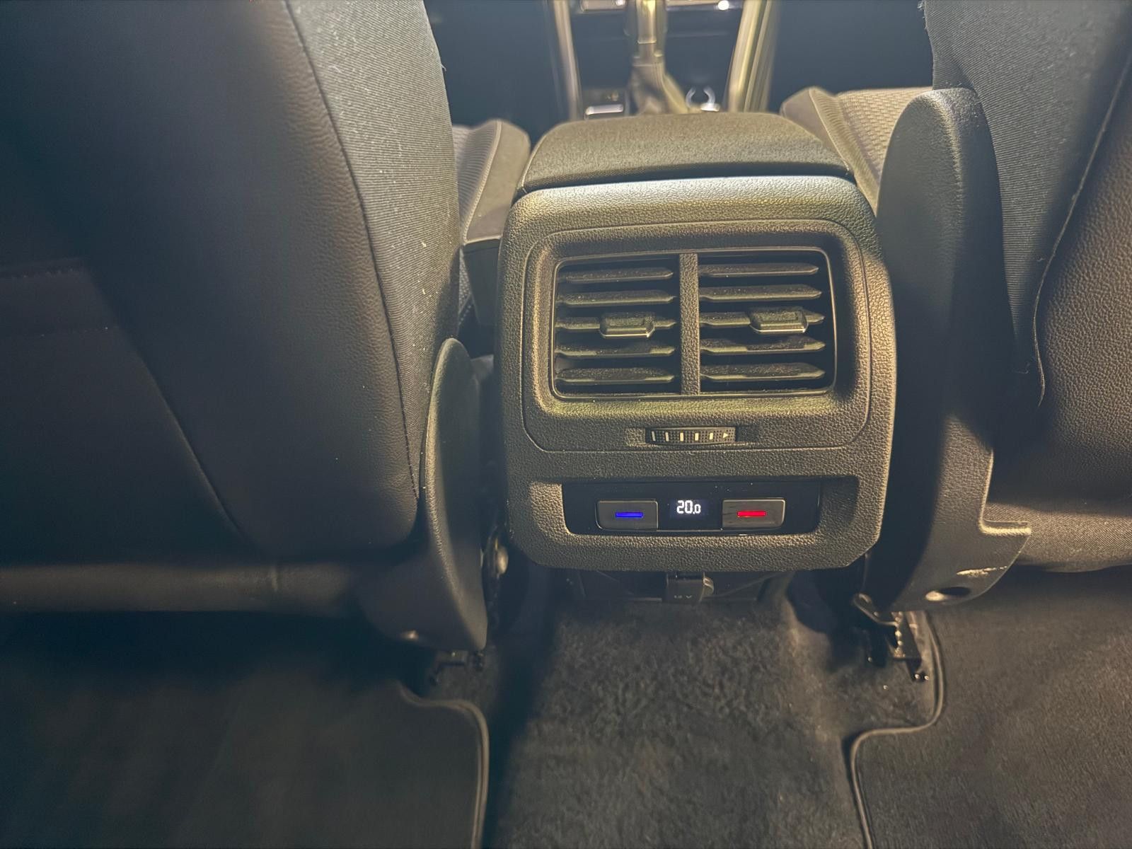 Fahrzeugabbildung Volkswagen Touran Comfortline BMT 7.SITZER/ SCHECKHEFT/ AHK