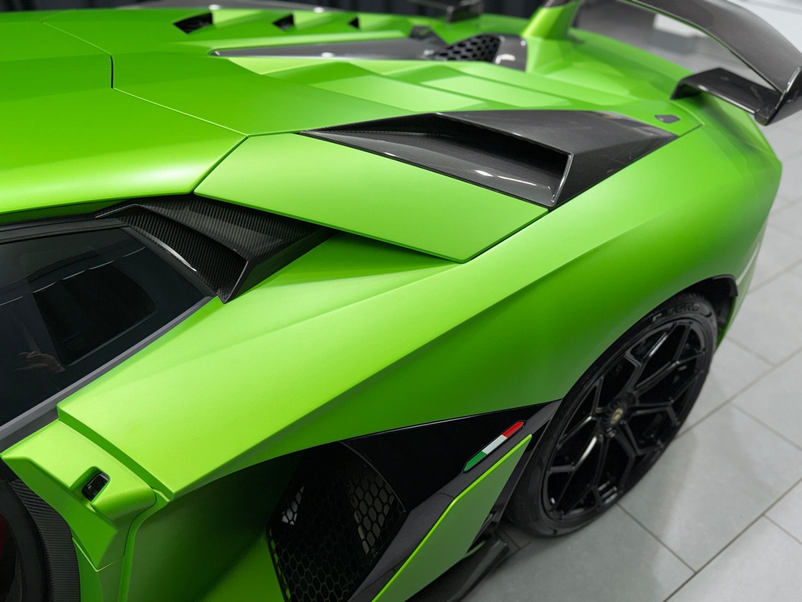 Fahrzeugabbildung Lamborghini Aventador SVJ | FULL CARBON|LIFT|SENSONUM|PPF|