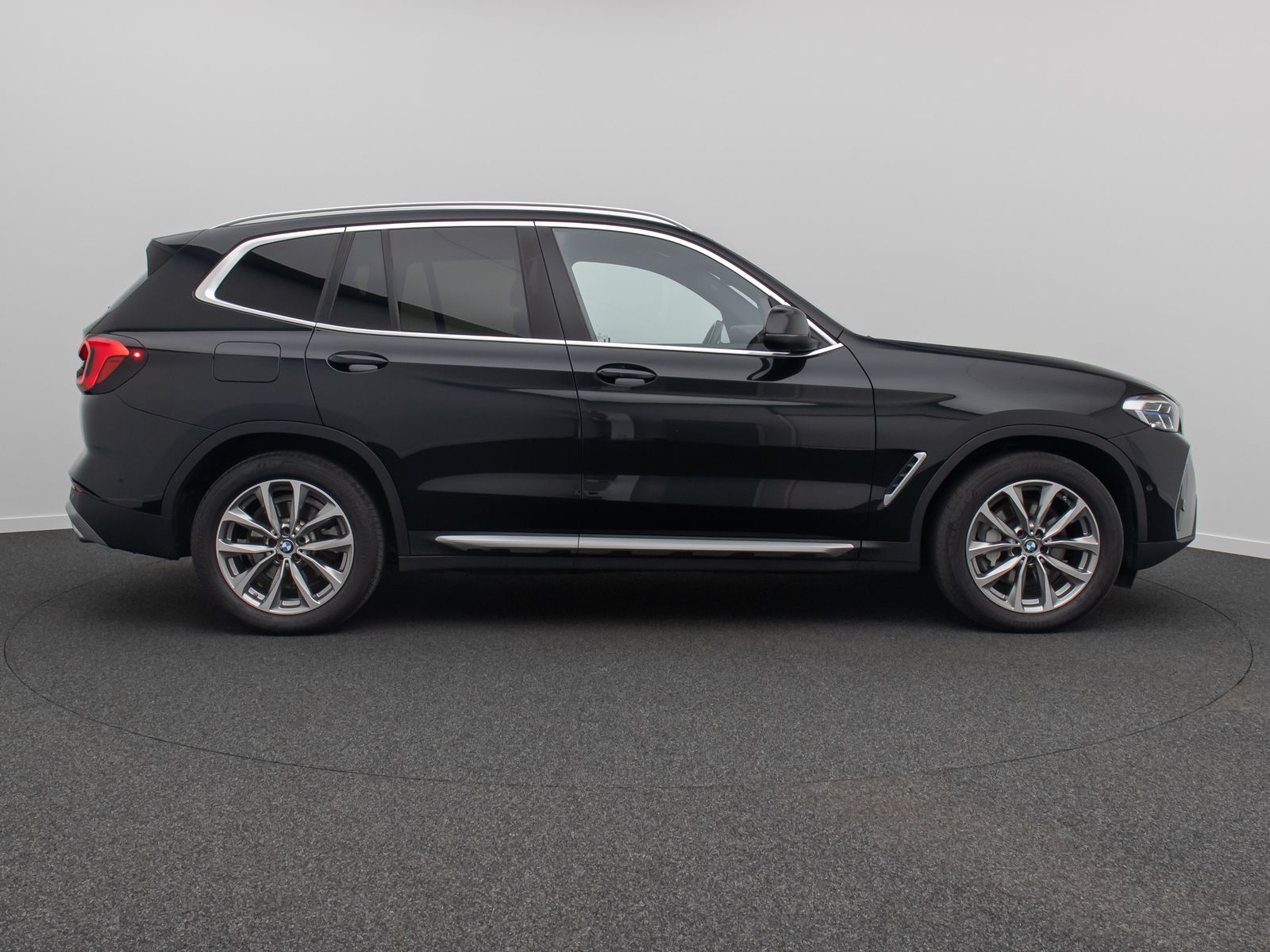 Fahrzeugabbildung BMW X3 xD30d Alarm HUD Laser DAB DisplKey 19"M Sport