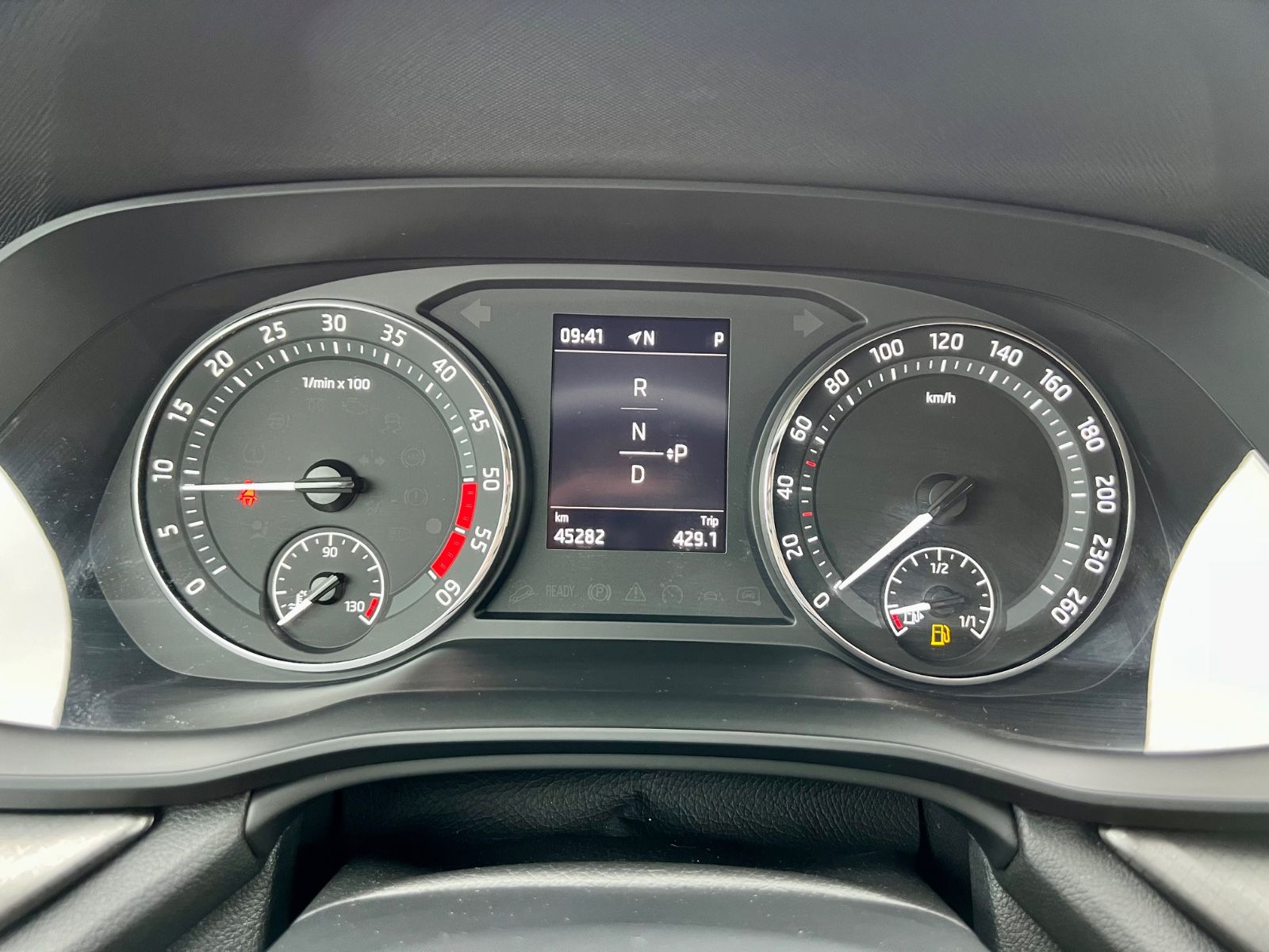 SKODA Octavia Combi 2.0 TDI AAC PDC NAVI AHK LED