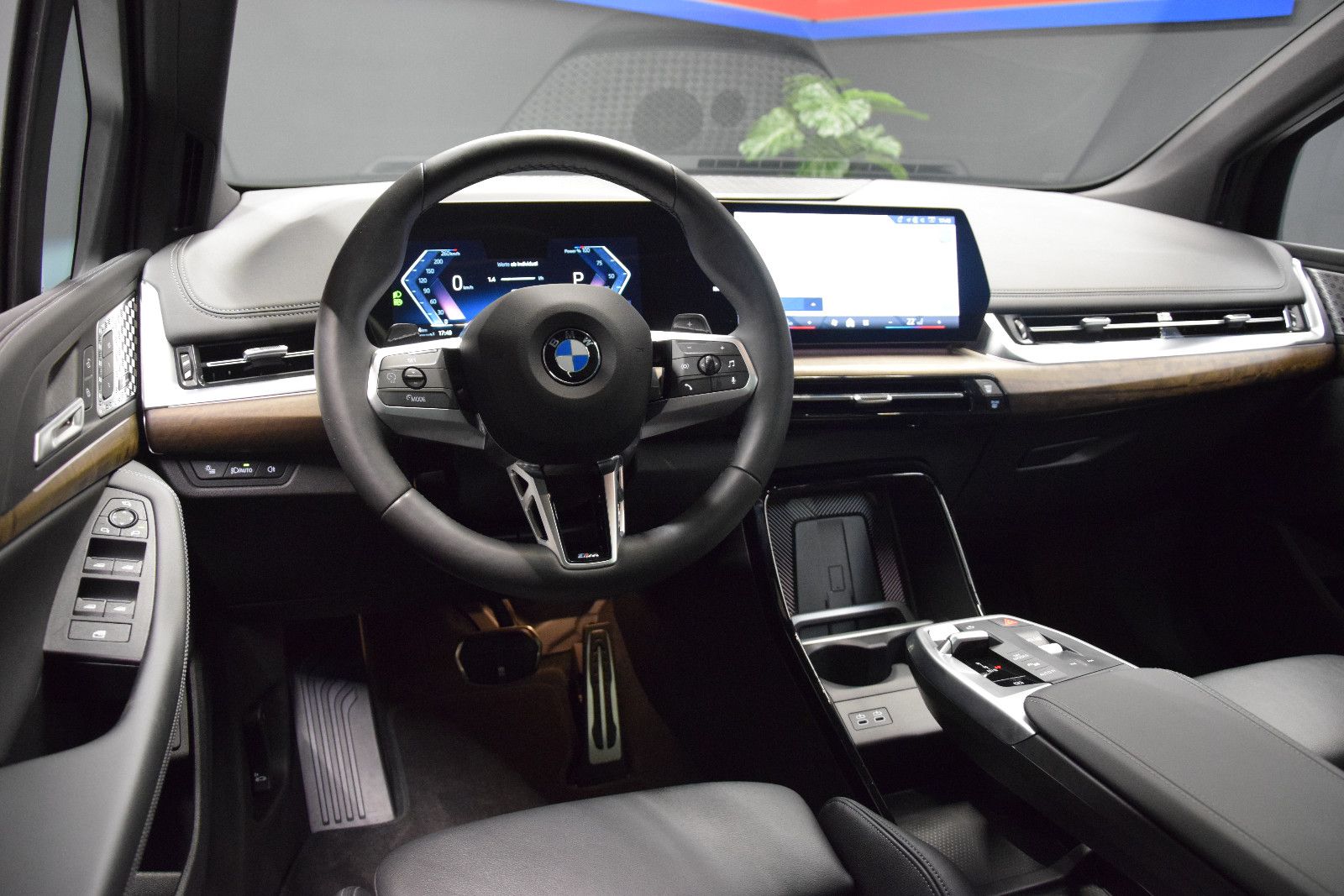 Fahrzeugabbildung BMW 218 i M Sport Active Tourer Pano Memory H K ACC