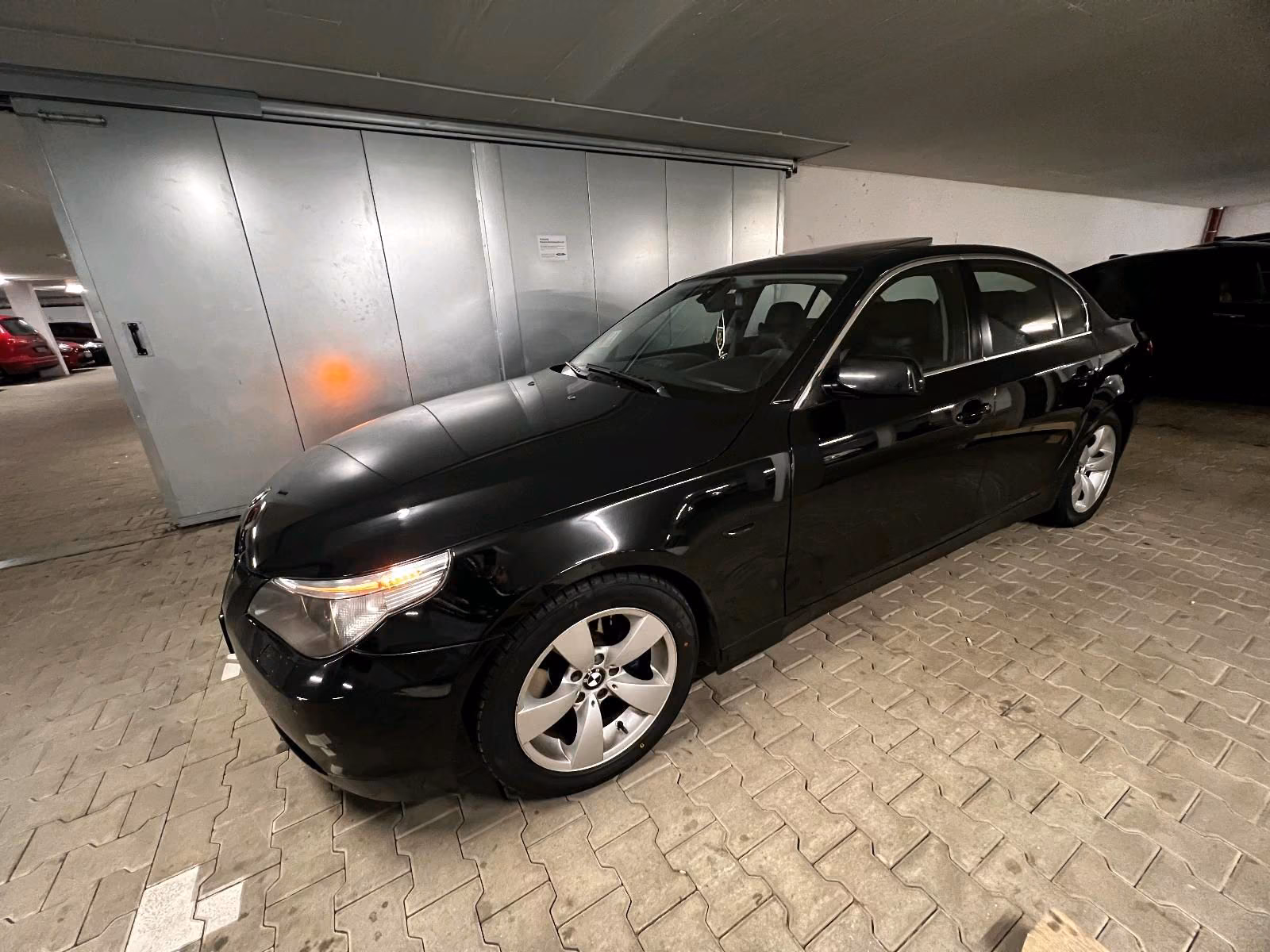 BMW 525