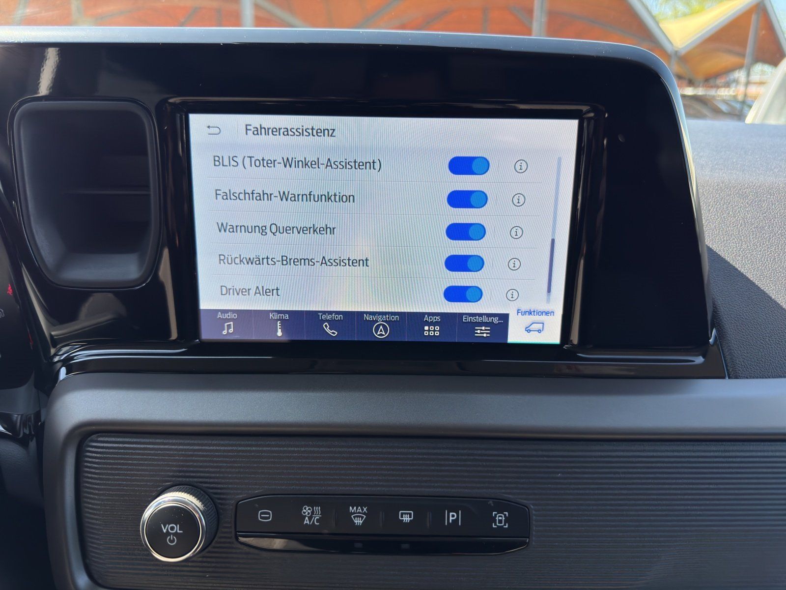 Fahrzeugabbildung Ford Tourneo Courier 1.0 Aut./ACC/KAMERA/NAVI/AHK/SHZ