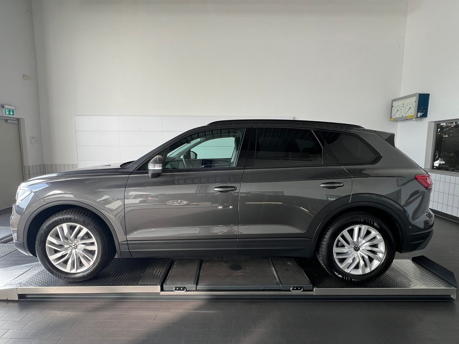Fahrzeugabbildung Volkswagen Touareg 3.0 TDI 4MOTION *AHK, LED, Luft, ACC, 19