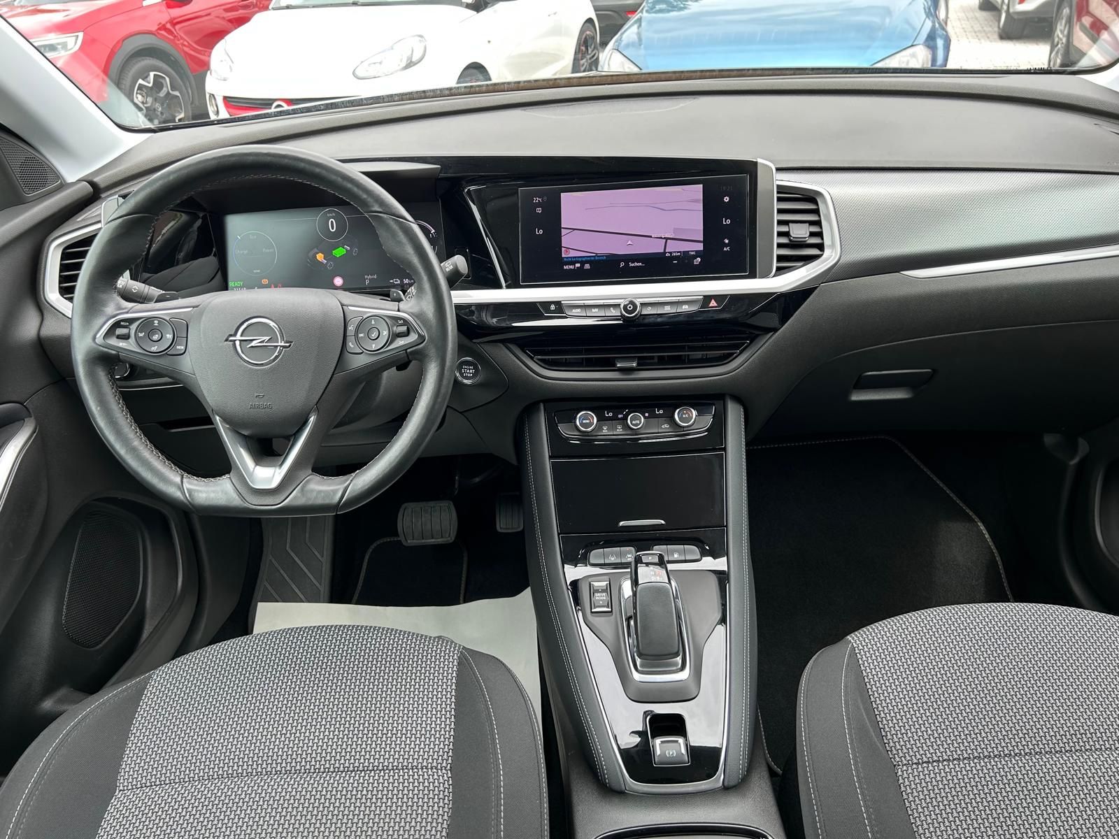 Fahrzeugabbildung Opel Grandland|Hybrid|4x4|AHK|1.Hand|LED|Standheizung