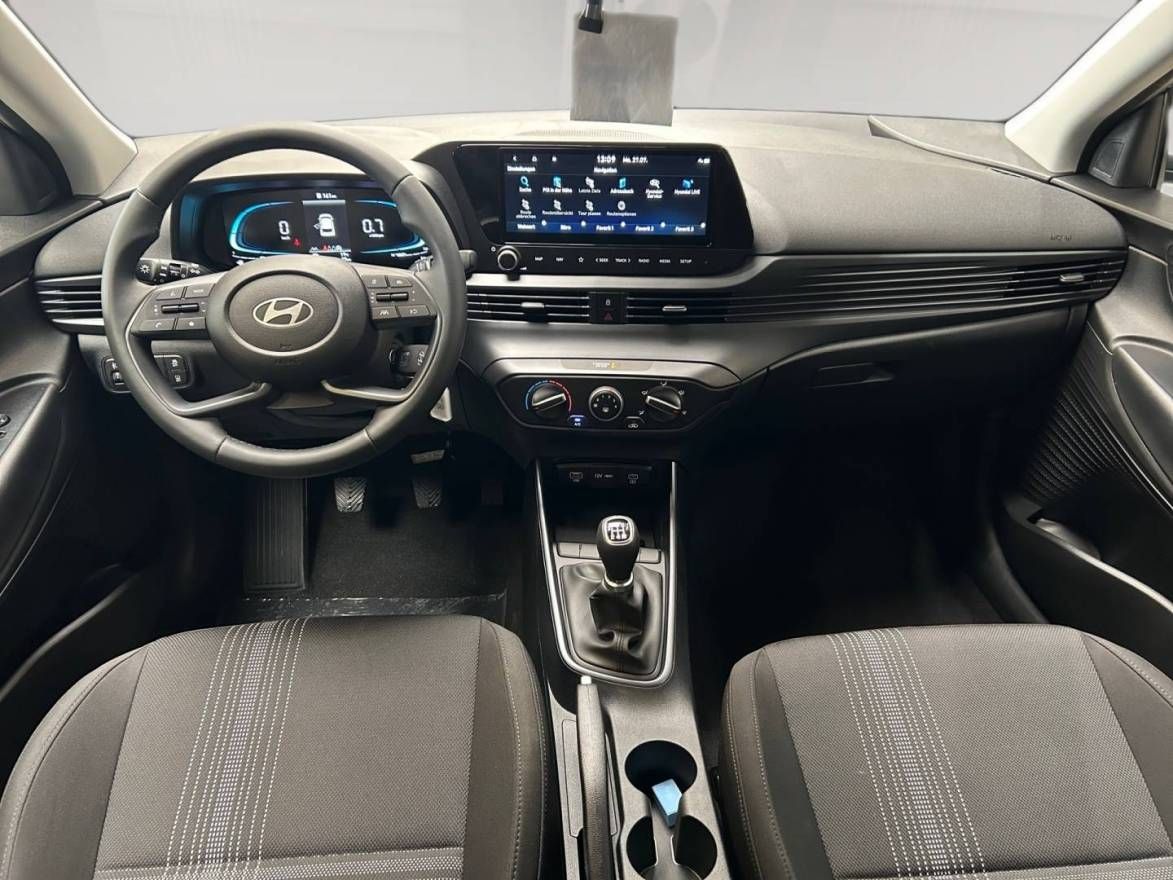 Fahrzeugabbildung Hyundai i20 Select Funktionspaket PDC Navi Rückfahrkamer