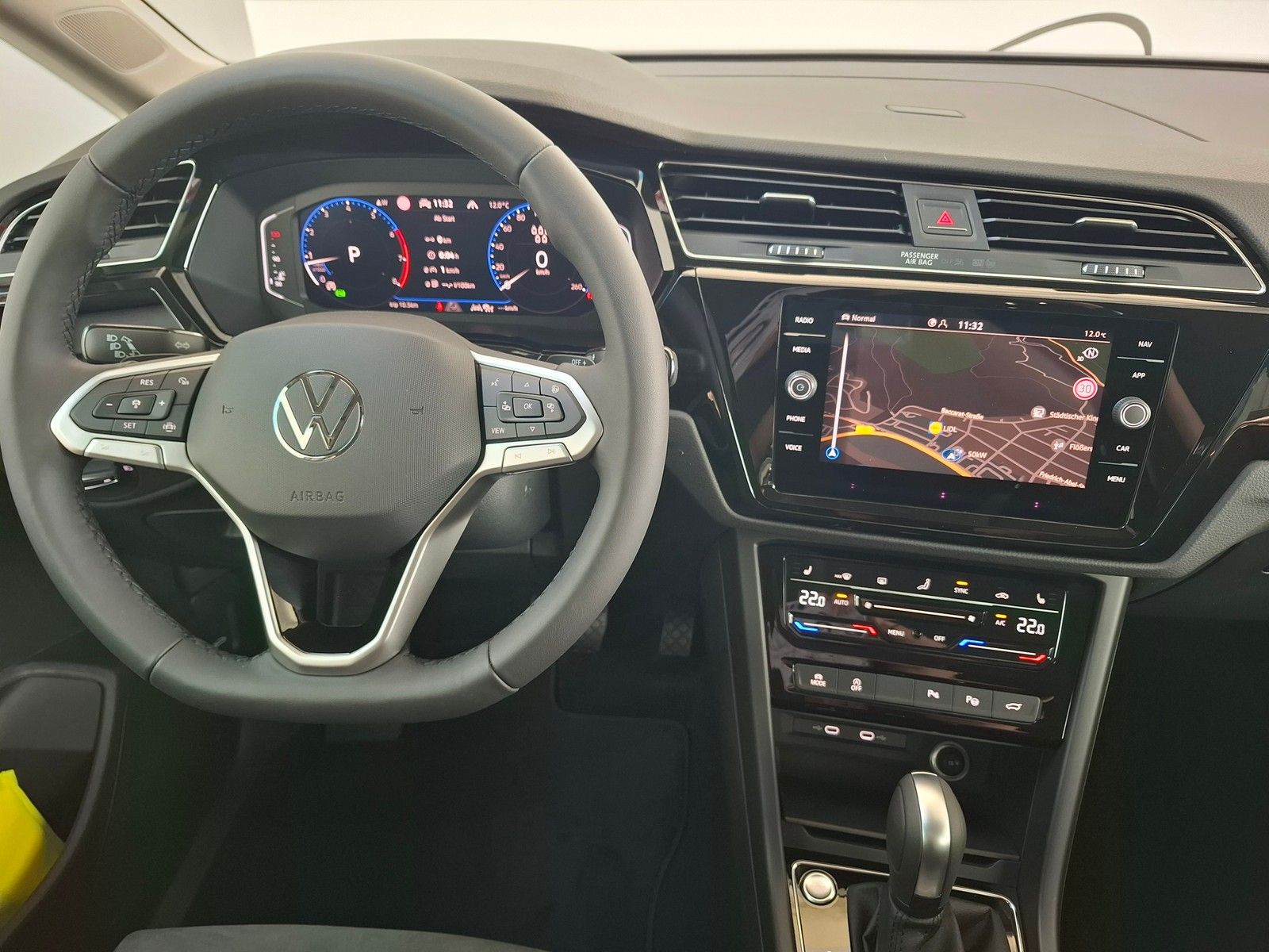 Fahrzeugabbildung Volkswagen Touran Highline 1.5 TSI DSG +ACC+LED+AHK+keyless