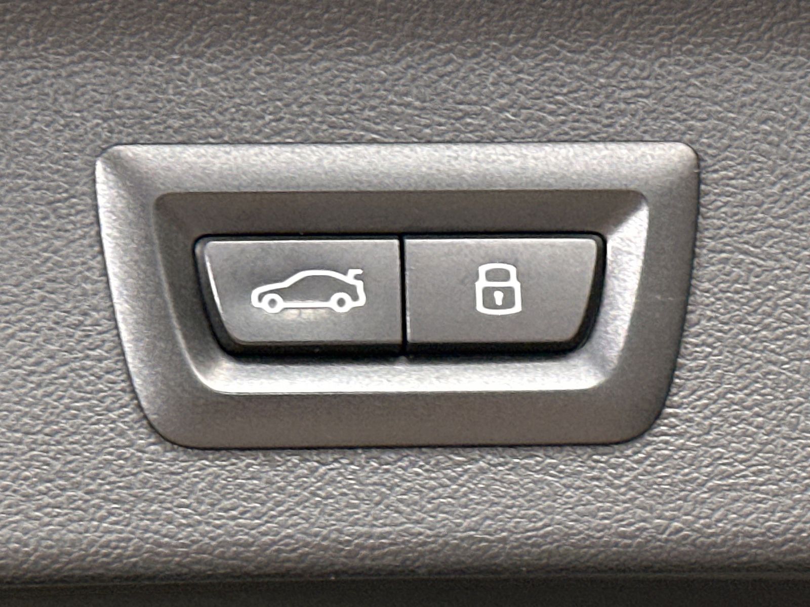 Fahrzeugabbildung BMW X3 xDrive30d M-Sport NAV+LED+AHK+STHZG+HUD+21ZO