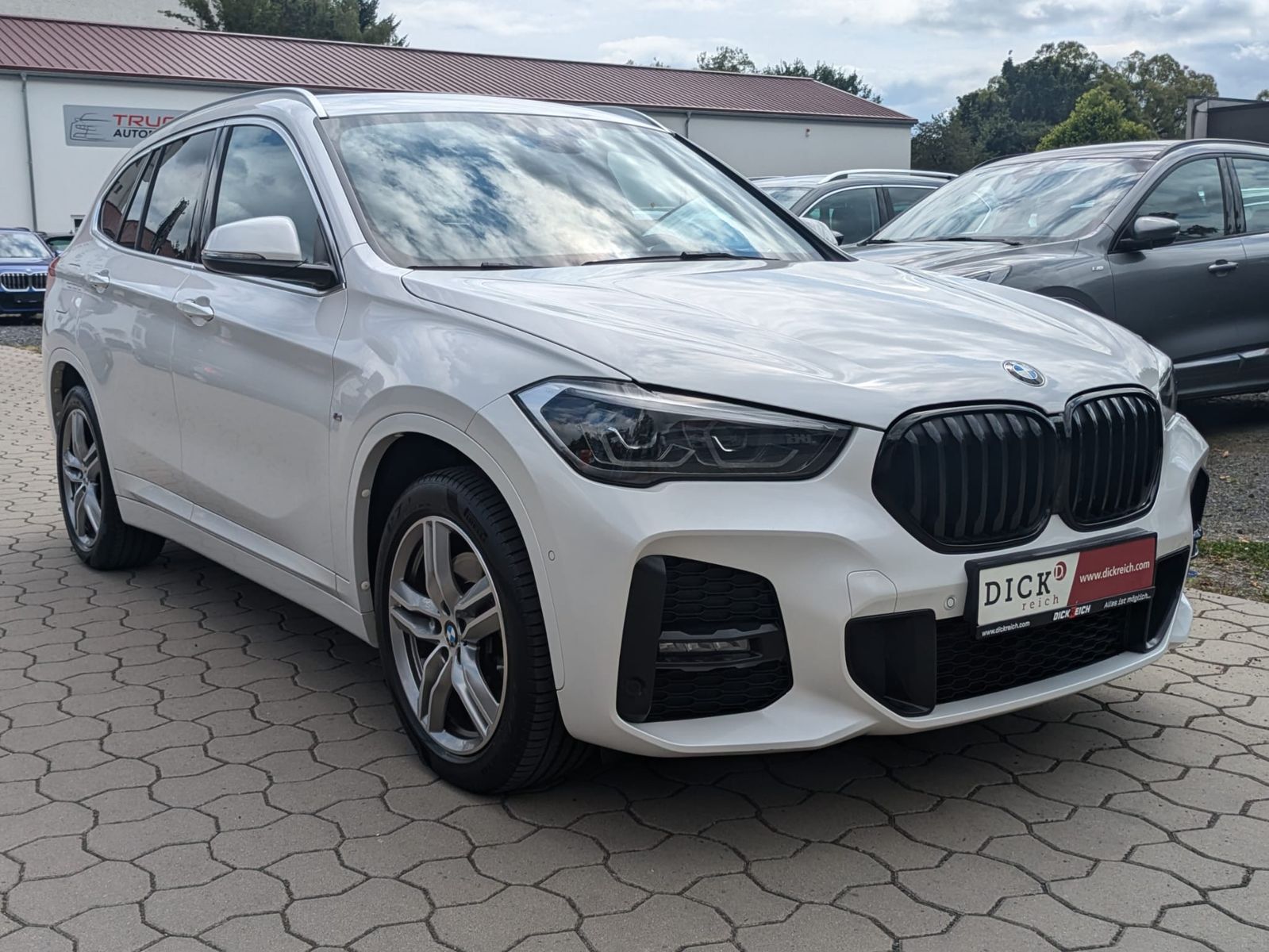 Fahrzeugabbildung BMW X1 20 i M-Sport sDrive ACC/AHK/LED/KAMERA