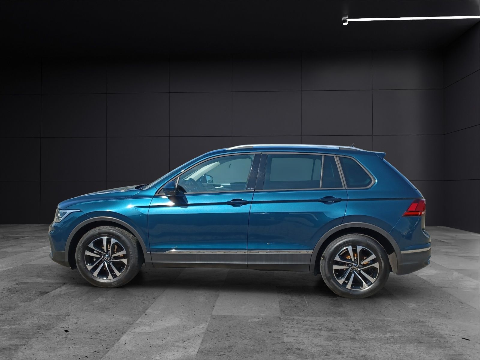Fahrzeugabbildung Volkswagen Tiguan TSI United LED Navi ACC PDC SH LM