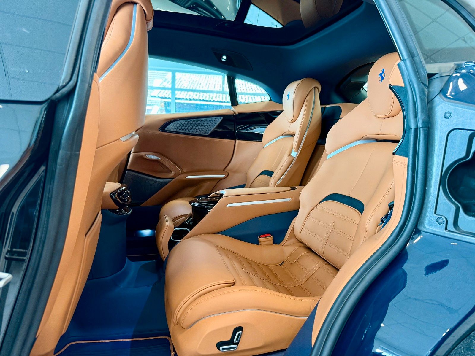 Fahrzeugabbildung Ferrari Purosangue Panorama/Carbon/Burmester/360/Matrix