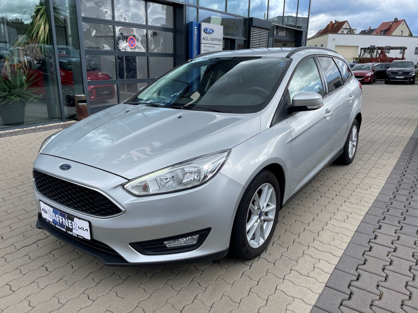 Fahrzeugabbildung Ford Focus Turnier heizb WSS SHZ Klima Tempomat Bluet