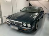 Jaguar XJ 8 Executive in britisch racing g... - gebrauchte Jaguar XJ8 aus dem Jahr 2000