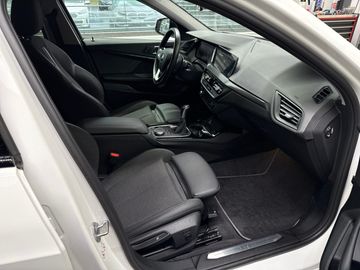 BMW 116i Sport Line DAB LED WLAN Tempomat Shz PDC