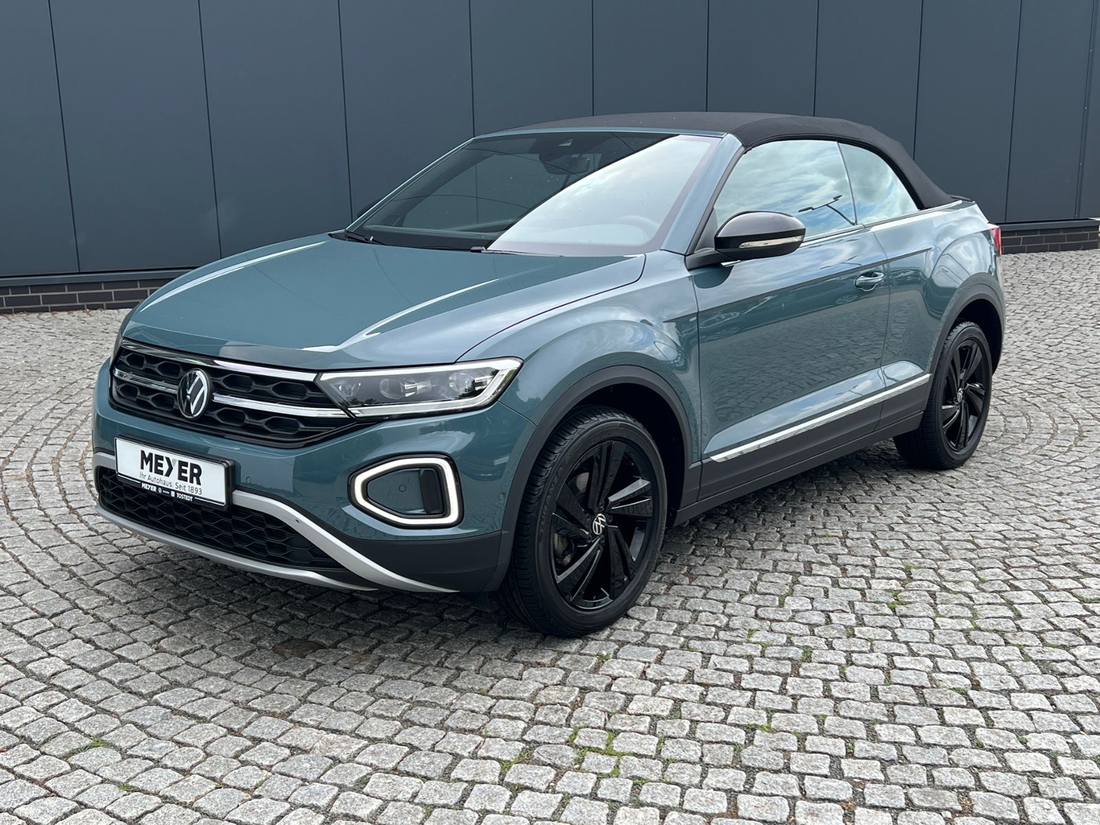 Fahrzeugabbildung Volkswagen T-Roc Cabriolet 1.5 TSI DSG *AHK, LED, Black Sty