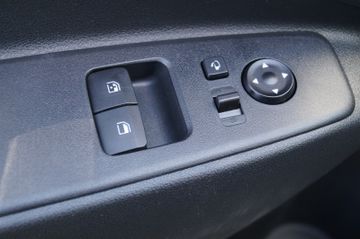 Hyundai i10 Trend AUT.-NAVI-ALU-TEMPOMAT-KAMERA-SHZG-PDC