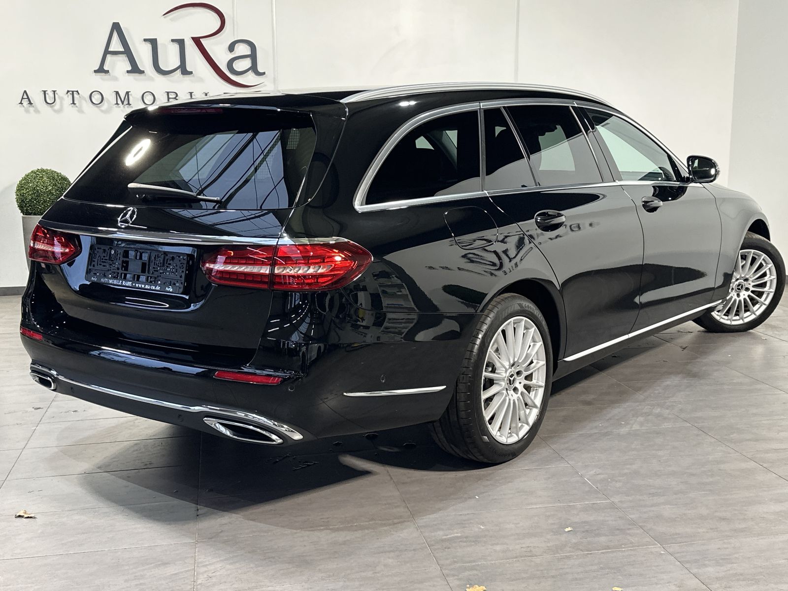 Fahrzeugabbildung Mercedes-Benz E 220d T Avantgarde NAV+LED+AHK+BURMESTER+KAM+VC