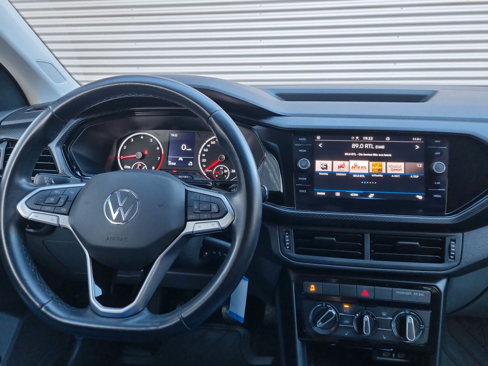 Fahrzeugabbildung Volkswagen T-Cross 1.0 TSI Life KAMERA ACC SHZ