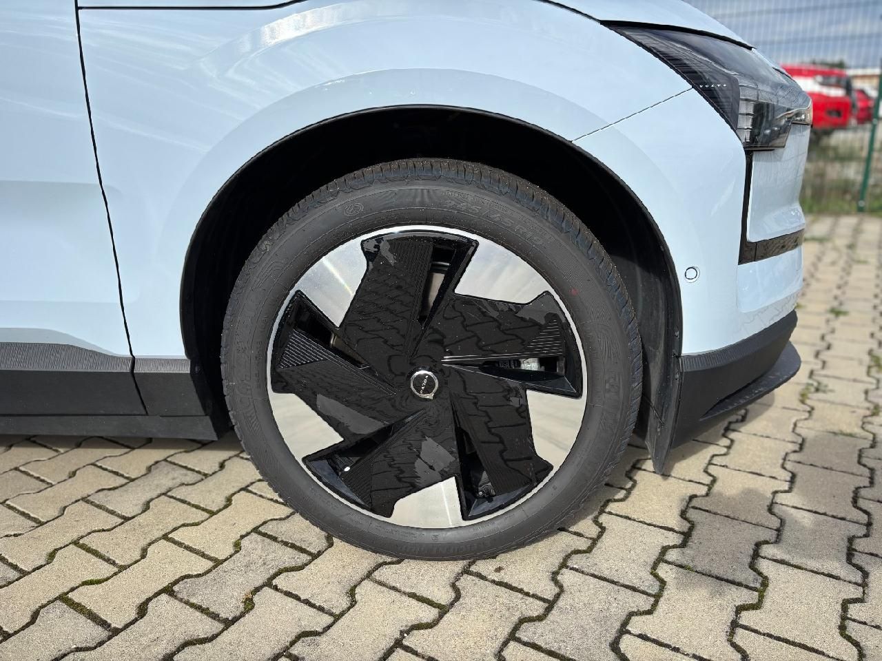 Fahrzeugabbildung Volvo EX30 Performance Pure Electric Ultra AWD