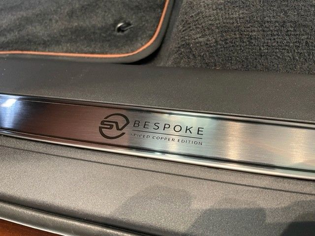 Fahrzeugabbildung Jaguar F-PACE P550 SVR SPICED COPPER EDITION