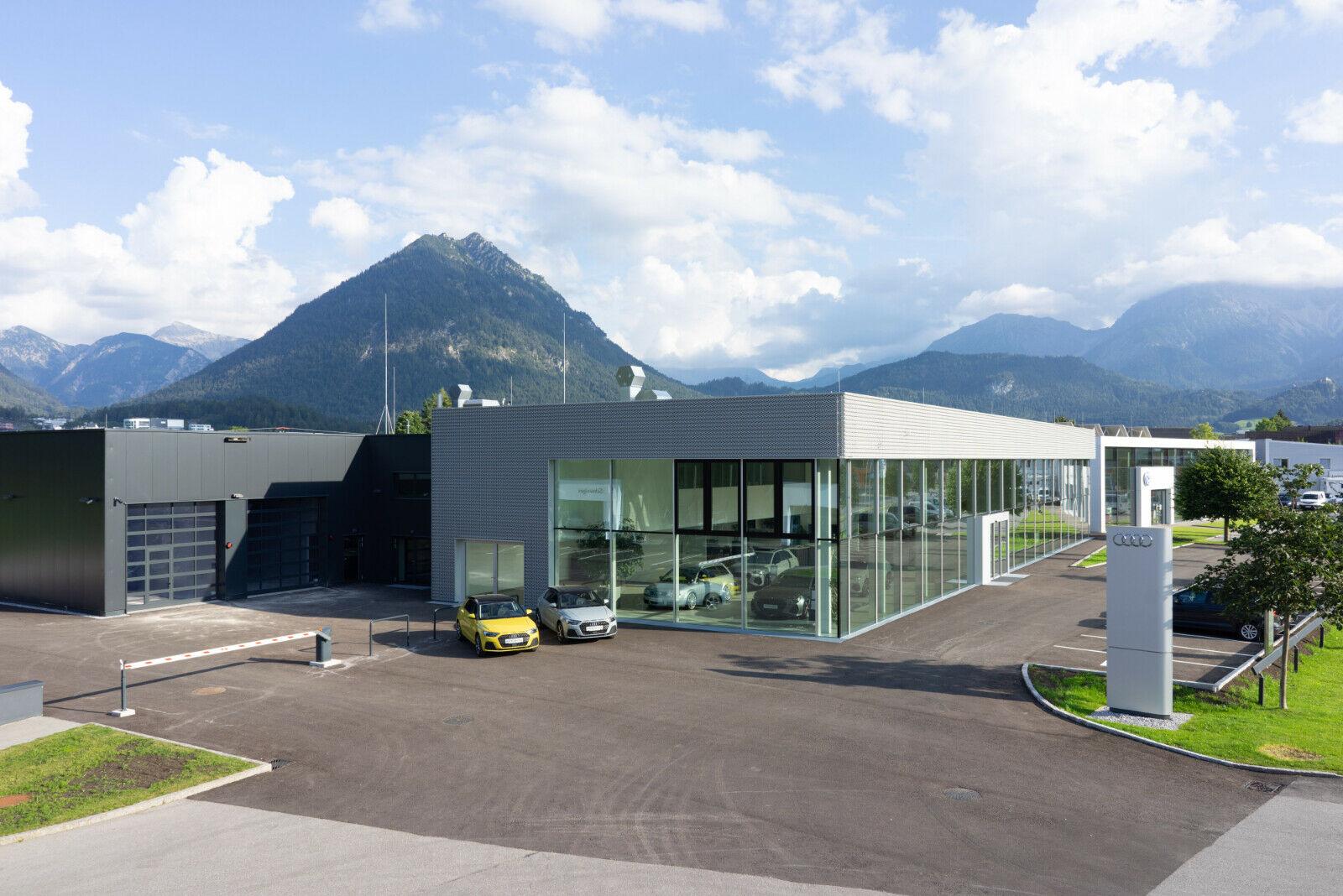 showroom-image-top