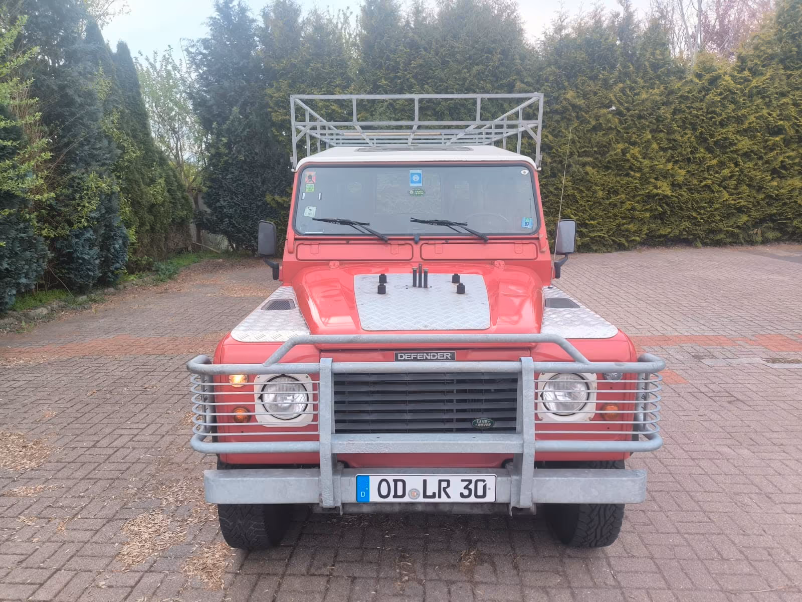 Land Rover Defender   LR110DP   9 sitz