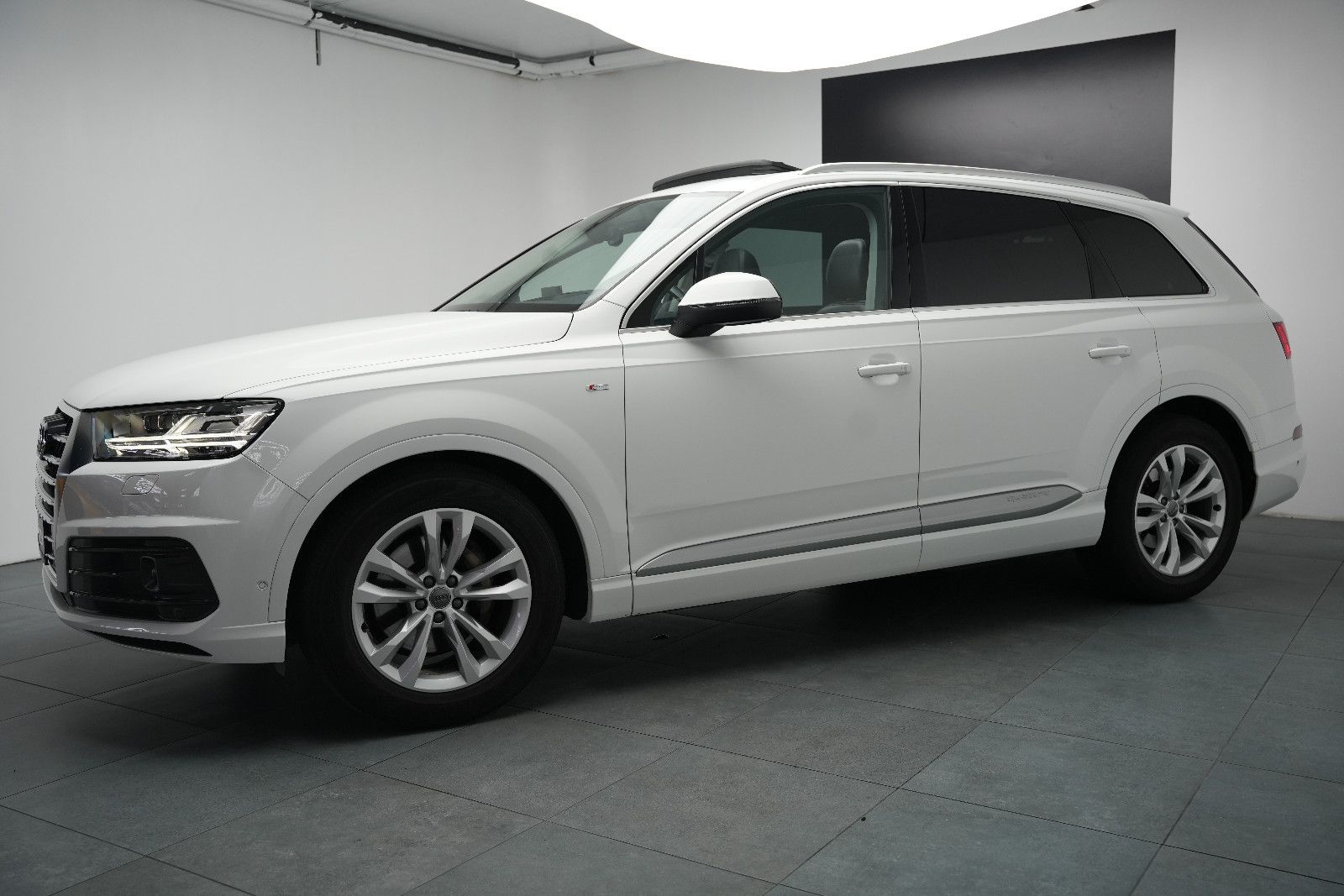 Fahrzeugabbildung Audi Q7 3.0 TDI *S-Line*Panorama*HUD*BOSE*R-Kamera*