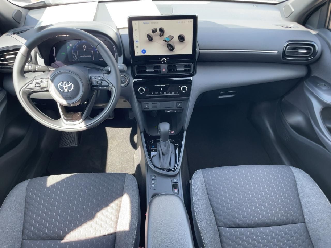 Fahrzeugabbildung Toyota Yaris Cross Hybrid 130PS Team D + Safety + Winte