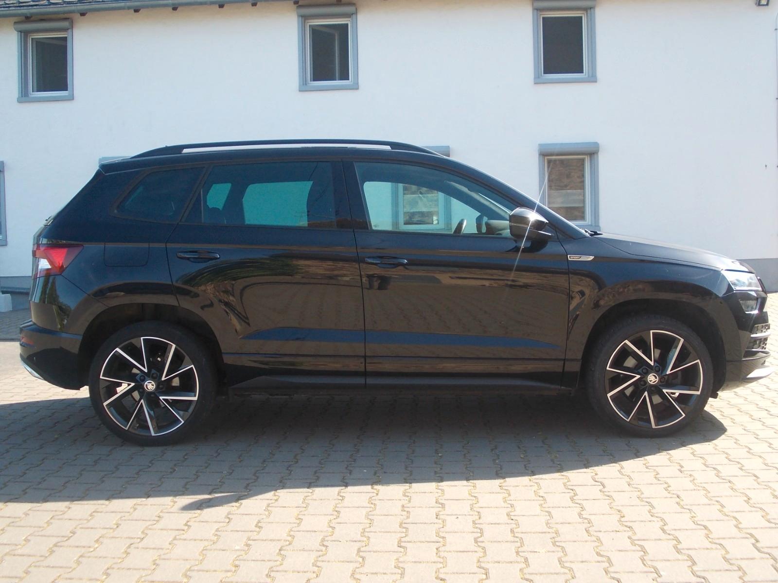 Skoda Karoq Sportline AHK LED Navi ACC Kamera