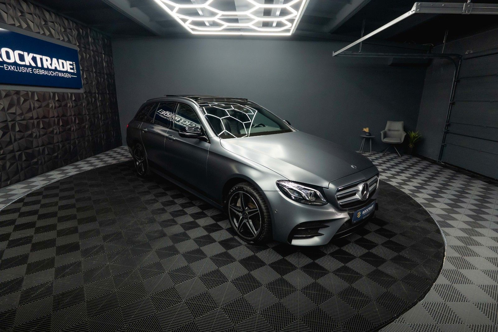 Fahrzeugabbildung Mercedes-Benz E 300de AMG Night-Paket Designo *Pano*ACC*LED*