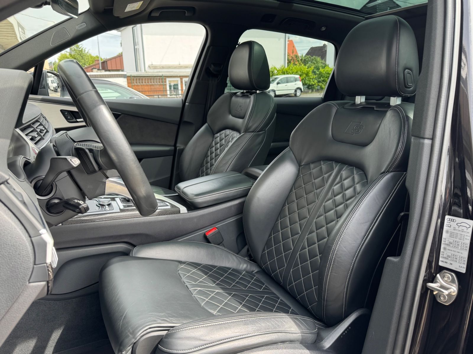 Fahrzeugabbildung Audi SQ7/RAUTEN-SITZE/PANO/AHK/360°Cam/Carbon/BOSE/