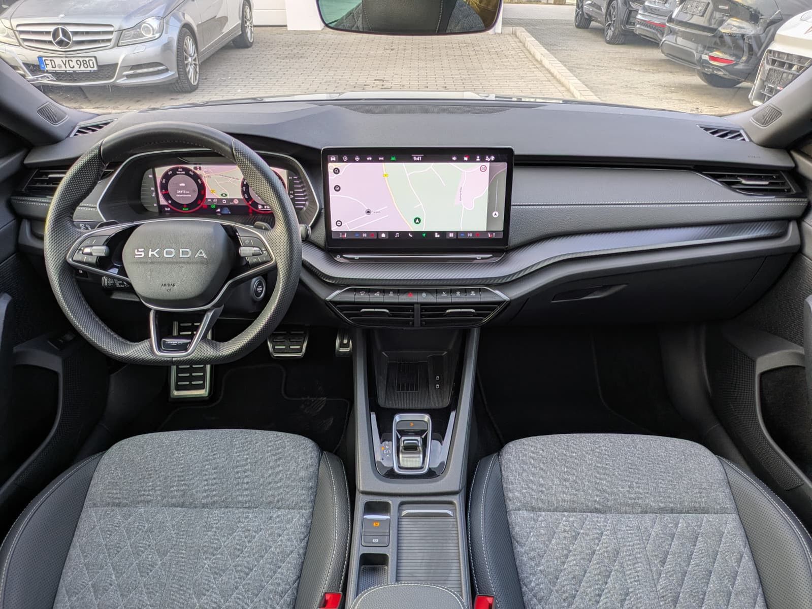 Fahrzeugabbildung SKODA Octavia 1.5 DSG Sportline PANO*MATRIX*AHK*5J.GAR