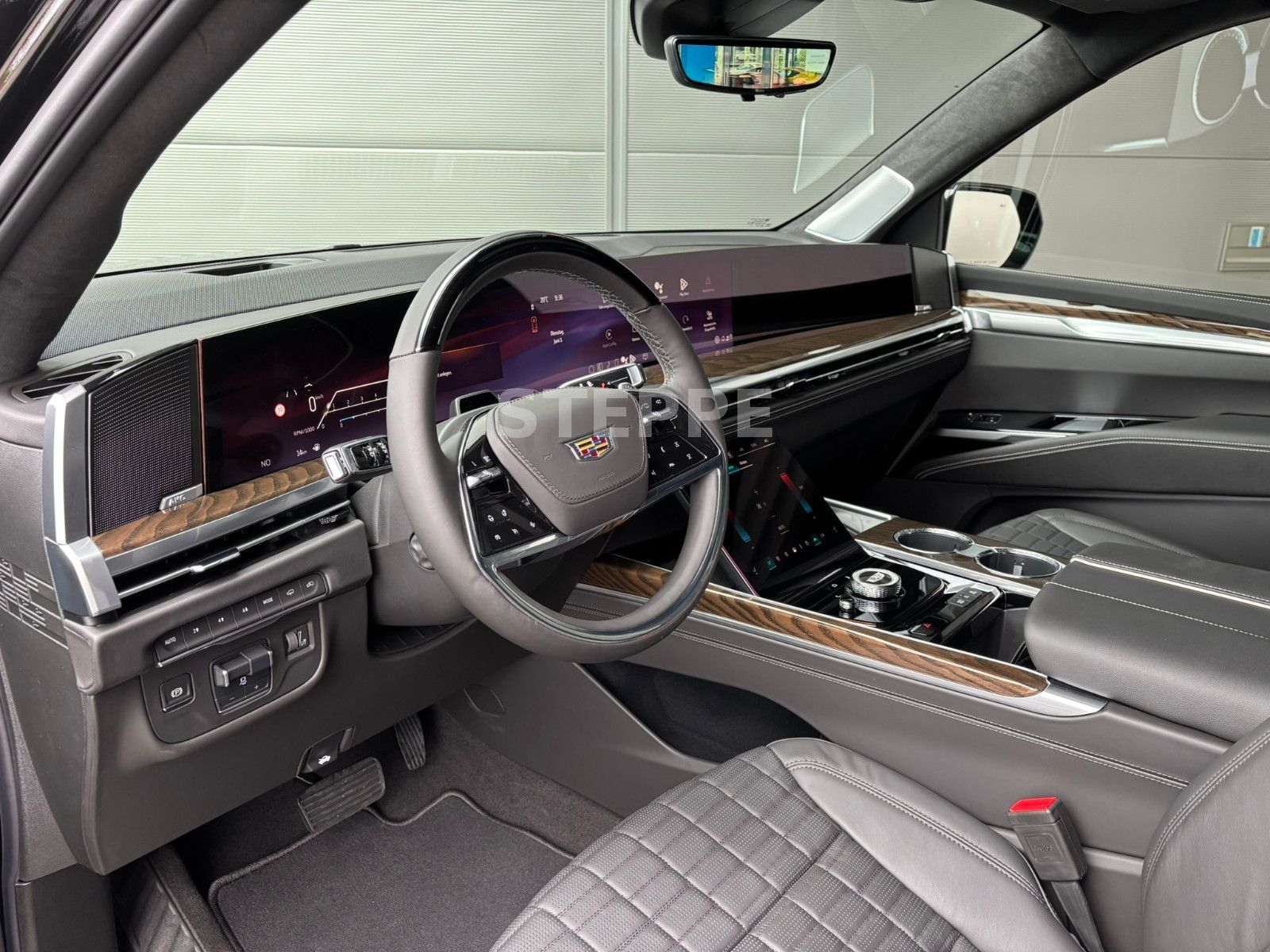 Cadillac Escalade  MY26 6.2 V8 ESV Platinum Luxury 24"