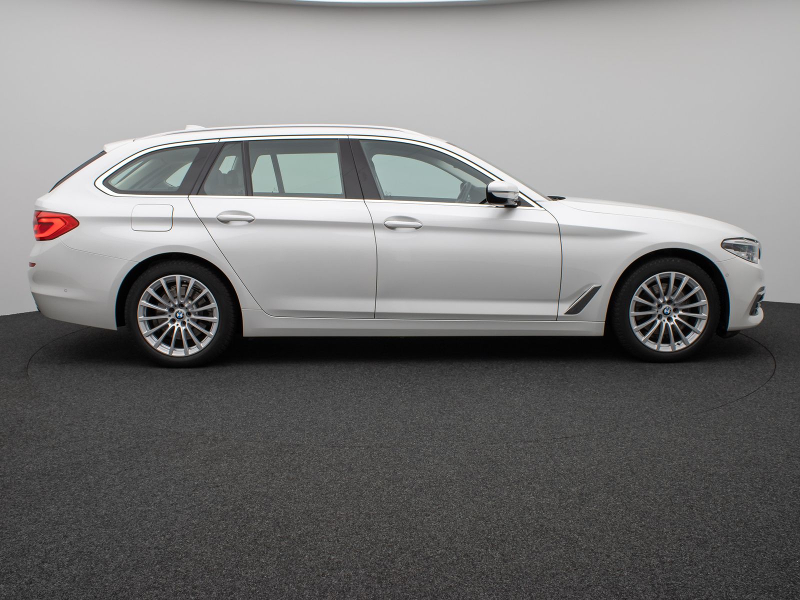 Fahrzeugabbildung BMW 520d Luxury Line Panorama Kamera HUD DAB HiFi
