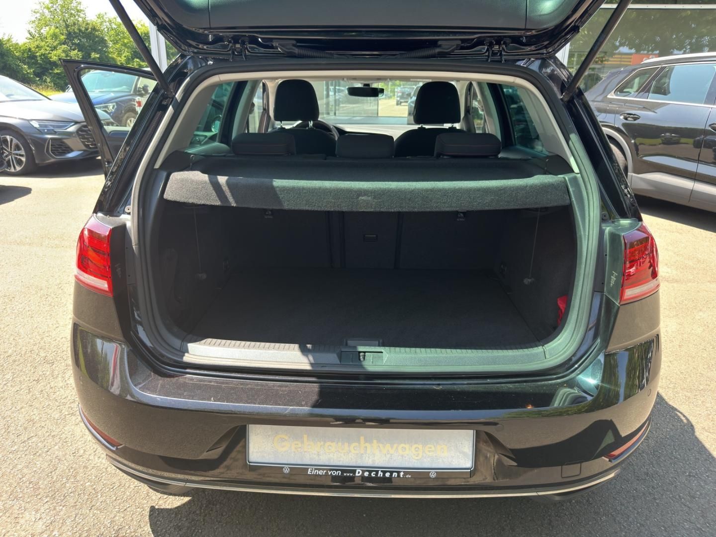Fahrzeugabbildung Volkswagen Golf SOUND 1,0 l TSI,Navi,SH,ACC,Telefonschnitts