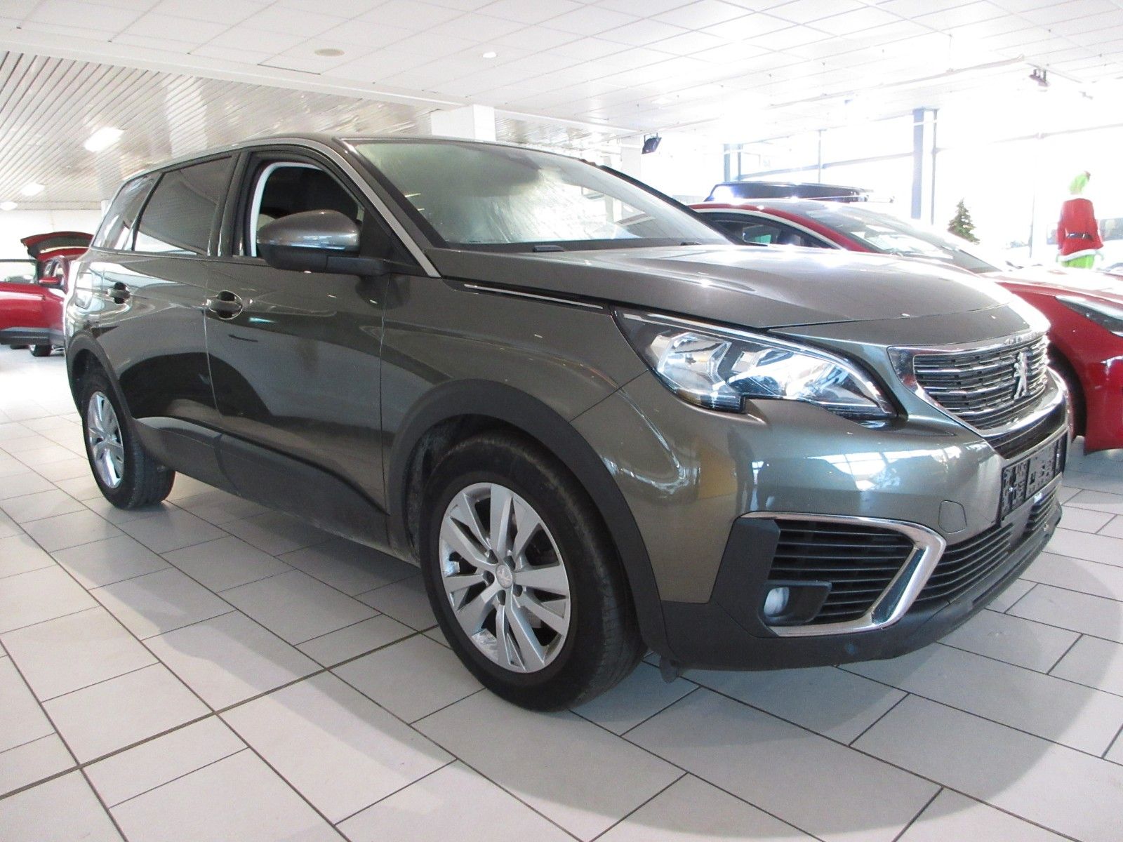 Fahrzeugabbildung Peugeot 5008 Active 1.2T LED/NAVI/PDC/TEMPOMAT