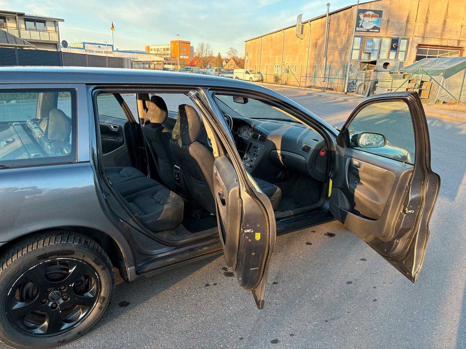 Volvo V70 2006 — photo 7